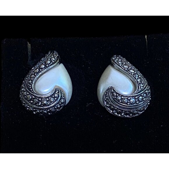 Vintage 1992 Avon Traditional Teardrop Earrings Silver Tone Cream Marcasite - Picture 8 of 8